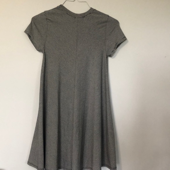 Black and white striped dress - Picture 3 of 4